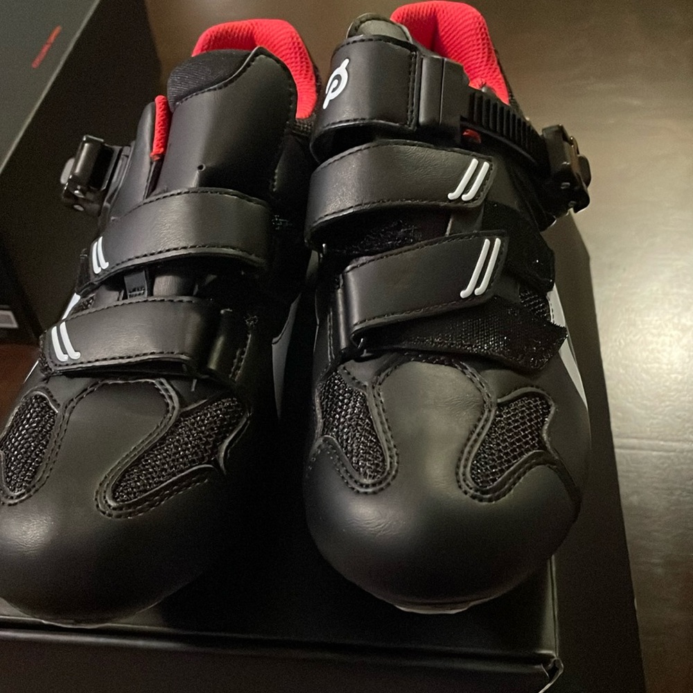 New! In original Peloton cycling shoes women’s size 7.5 US